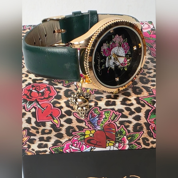 Ed Hardy Tattoo Inspired Rhinestone Skull Womens Wristwatch New In Box - Picture 6 of 9